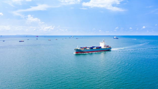 Trasporto merci container merci logistica servizio di spedizione import ed export internazionale via mare