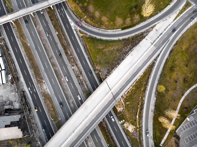 Transportconcept met auto's bovenaanzicht