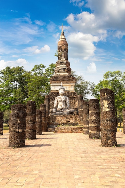 Traphang ngoen-tempel in het historische park van sukhothai, thailand