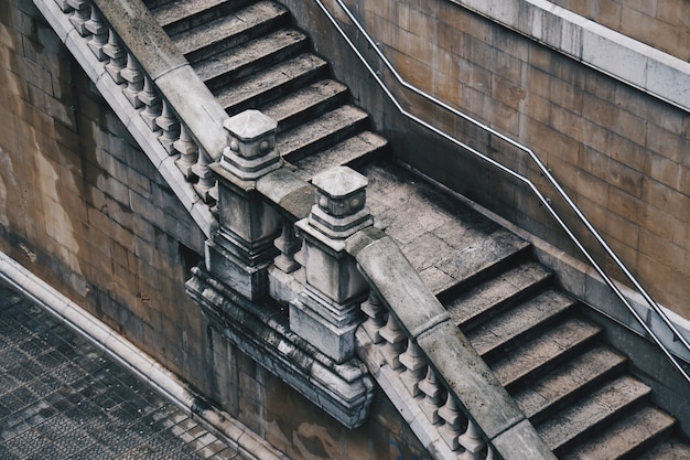 trappen architectuur in de stad Bilbao, Spanje.