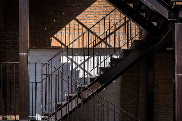 Trappen in een oud gebouw