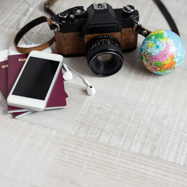 Photo travel background close up of travel objects and copy space over wooden background