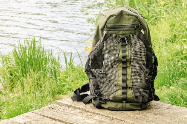 Фото Туристический рюкзак на фоне природы, активный образ жизни