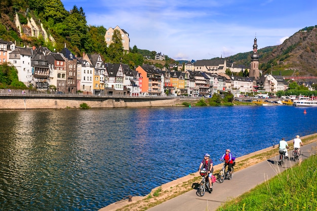 ドイツの旅行有名なライン川クルーズ中世のコッヘムの町