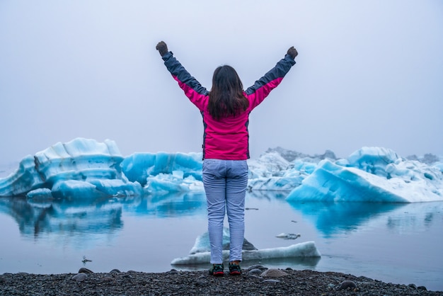 Foto viaggia nella laguna glaciale di jokulsarlon in islanda.