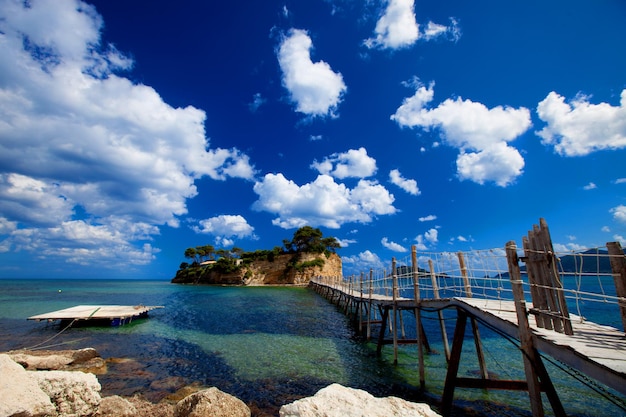 Concetto di viaggio e vacanza - zante, un ponte per l'isola