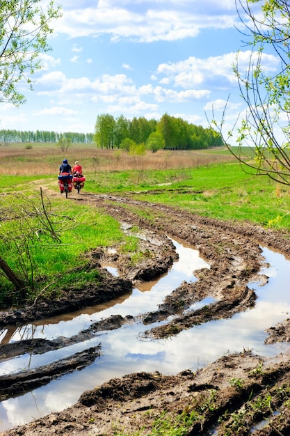 Traveling cyclists