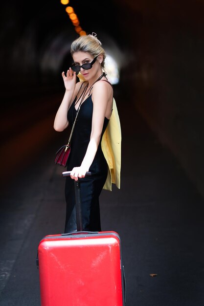 Traveller fashion tourist traveler tourist woman in fashion clothes with suitcase traveler tourist g