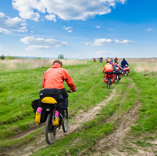 Travelling cyclists