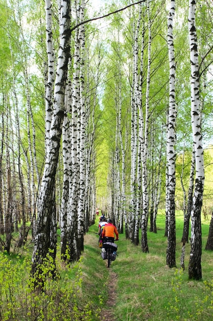 Travelling cyclists