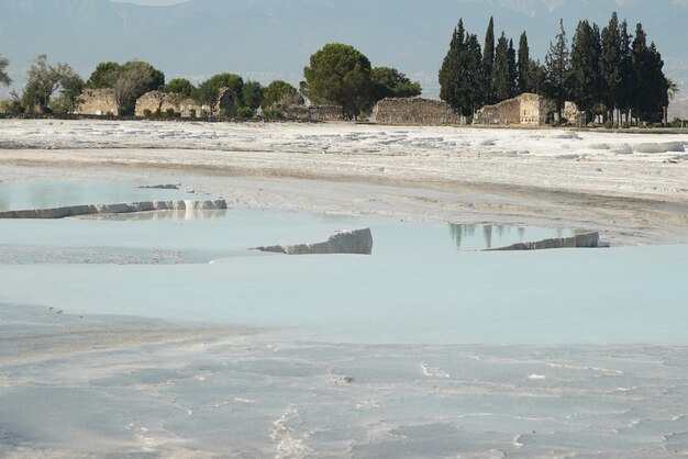 Travertijnterrassen in Pamukkale in Denizli Turkiye