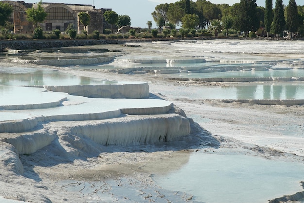 Travertijnterrassen in Pamukkale in Denizli Turkiye