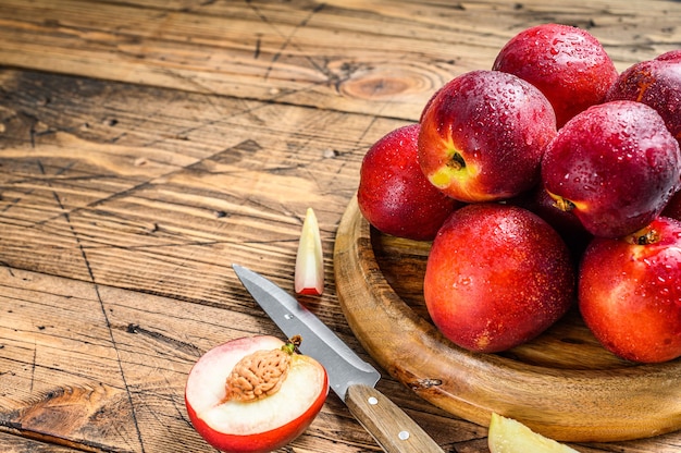 Photo tray of fresh red nectarines