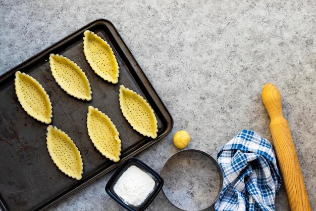 tray with Empty Tartlets or pie