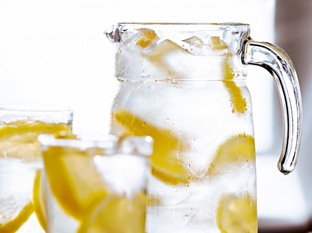 Tray with glasses of lemonade.