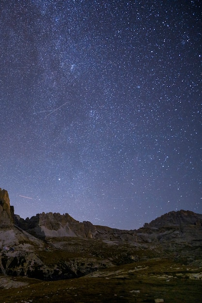 Tre cime di lavaredo di notte nelle dolomiti, italia