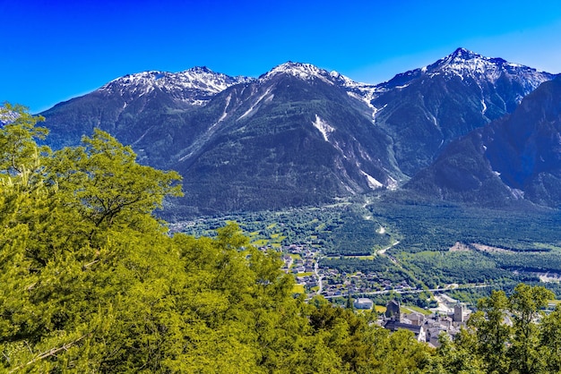 Фото Деревья в горах швейцарских альп leuk visp wallis valais switz