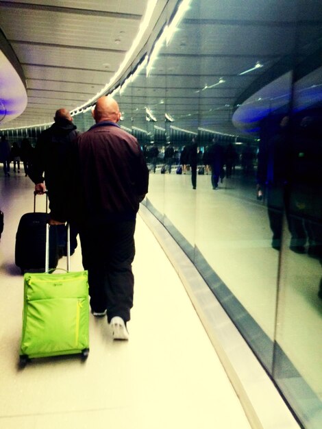 Foto trein bij het metrostation