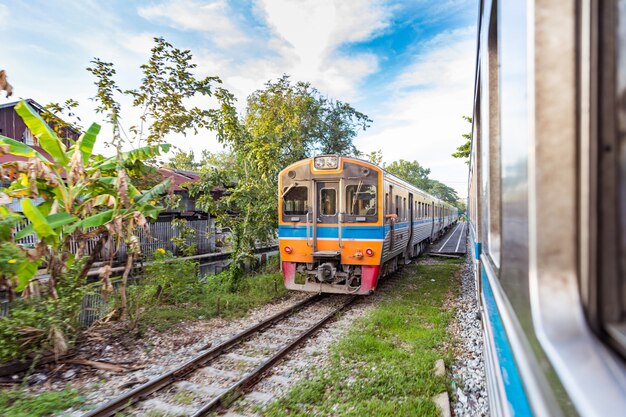 Treinreis in het platteland van Thailand uit Bangkok