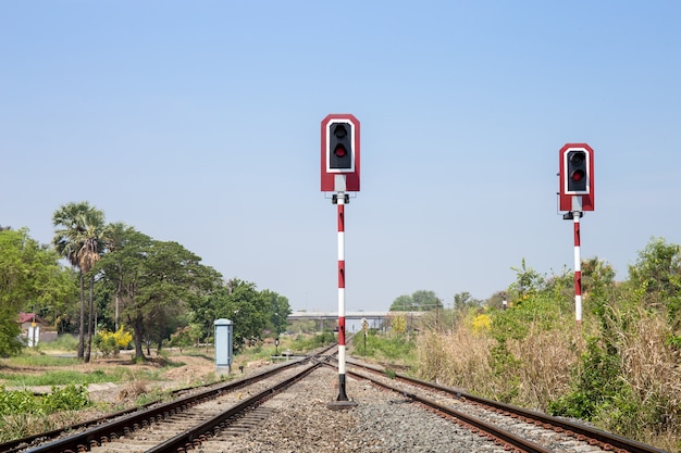 Treinsignalen voor spoor en en verkeerslicht voor locomotief