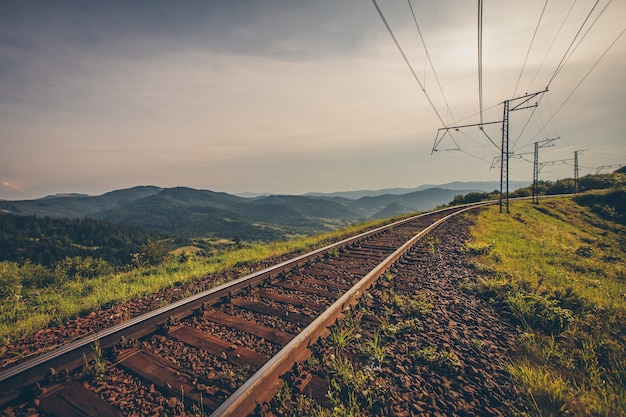 Treinspoor op herfstlandschap