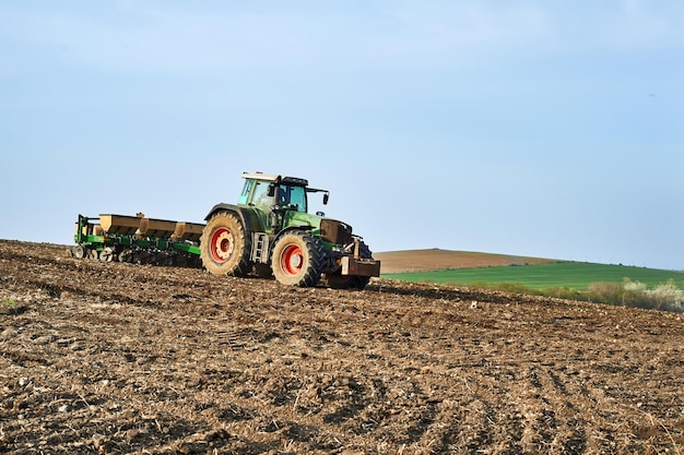 Trekker in het veld