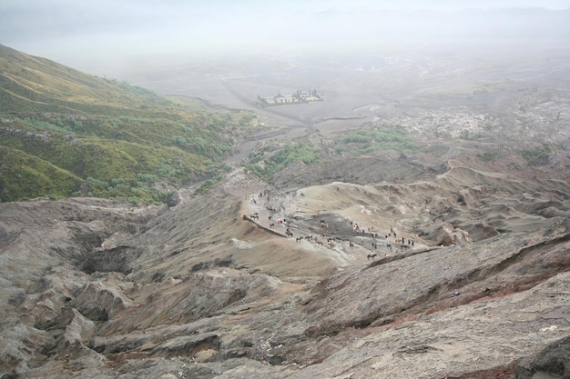 Trekkers op Mount Bromo in Indonesië