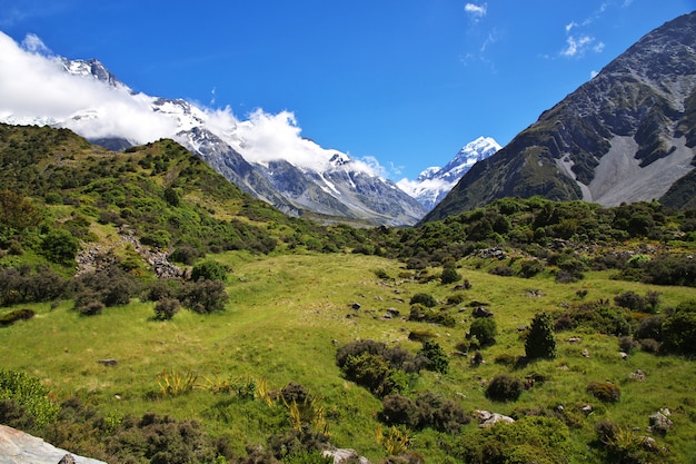 Trekking in hooker valley, new zealand