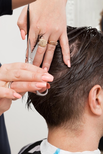 トレンディなヘアカット