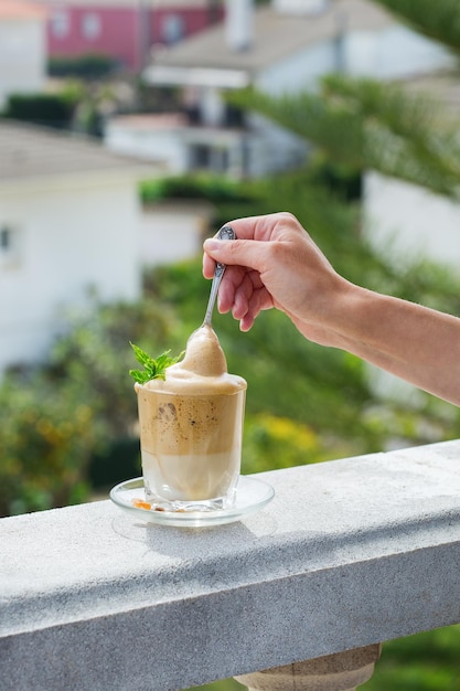 トレンディなアイス泡の超ふわふわダルゴナインスタントコーヒードリンク