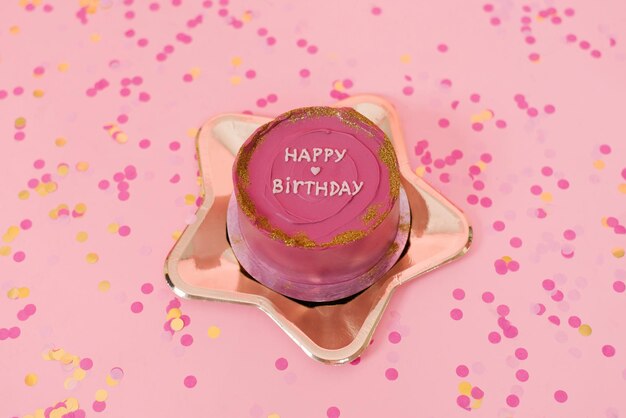 Photo trendy pink and gold birthday cake bento on a golden plate in the shape of a star