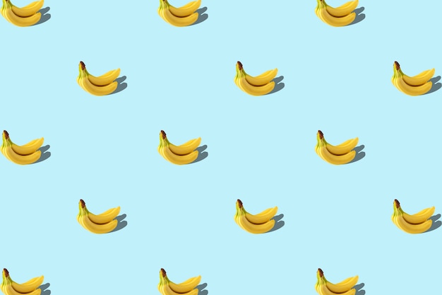 Модный летний узор с банановым синим