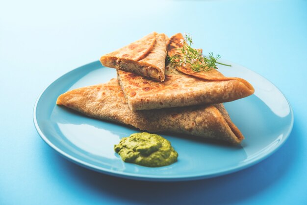 Triangle Paratha Wrap with potato chicken filling served with green chutney, Indian food