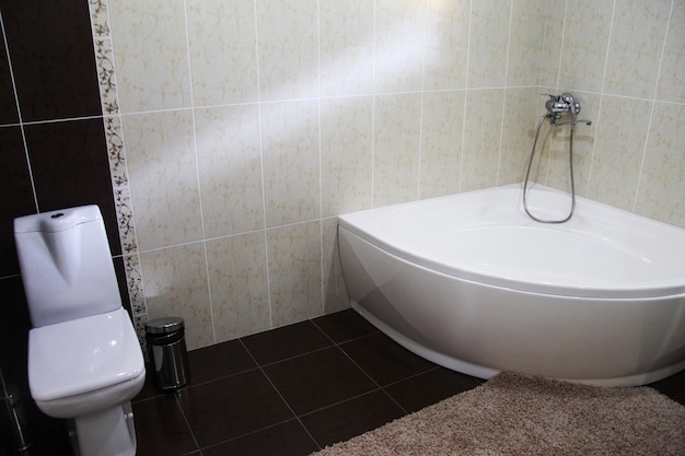 Triangular bathtub in the shower