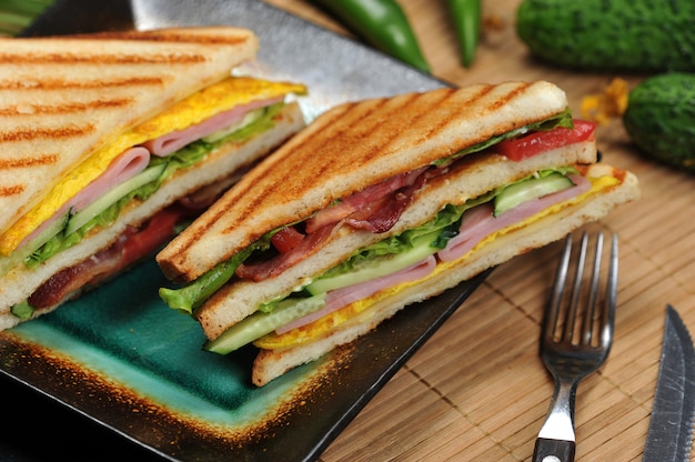 Triangular shaped sandwiches with ham and omelet on a plate