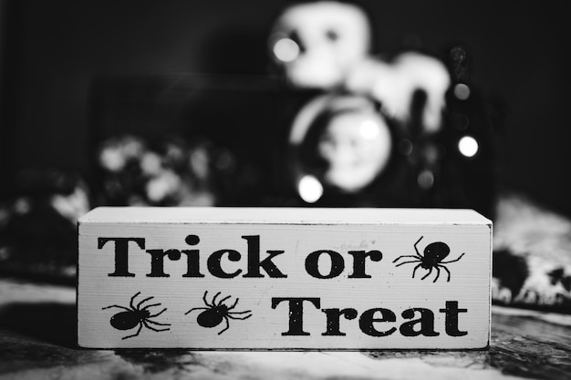 Foto trick or treat halloween-spel snoeptijd voor kinderen