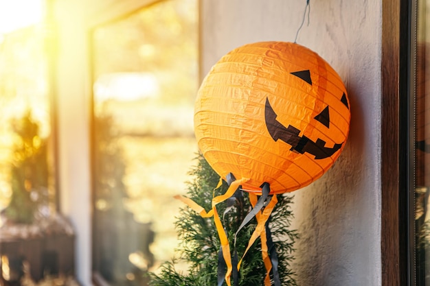 Dolcetto o scherzetto! festa di concetto delle decorazioni tradizionali del ristorante del caffè di halloween all'esterno p