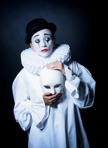 Trieste mime pierrot met een masker