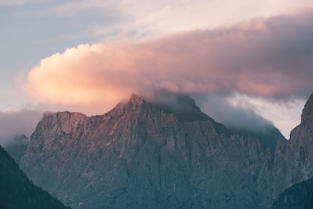 Triglav-bergtop bij zonsopgang