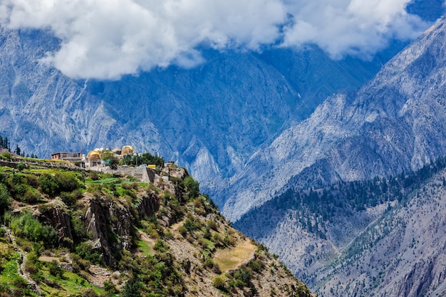 Triloknath dorp in de Himalaya