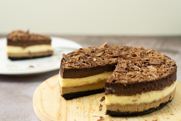 Triple chocolade lagen gebakken cheesecake