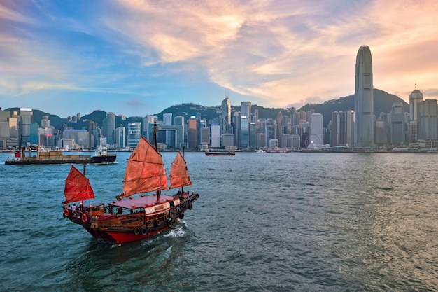 Troepboot in hong kong victoria harbor