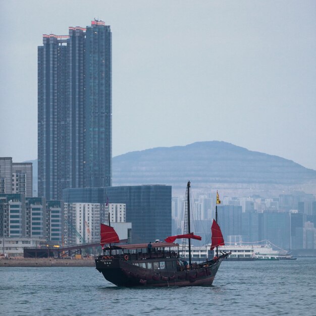 Troepboot in Victoria Harbour