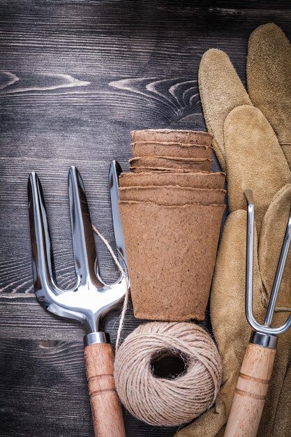 Troffelvork hark beschermende handschoenen streng van touw turfpotten.