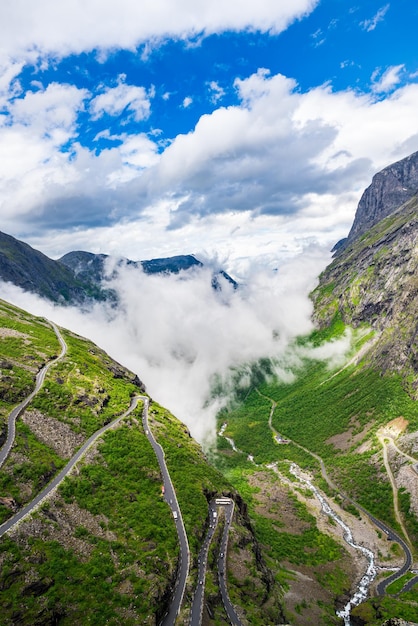 Troll's Path Trollstigen of Trollstigveien kronkelende bergweg in Noorwegen.