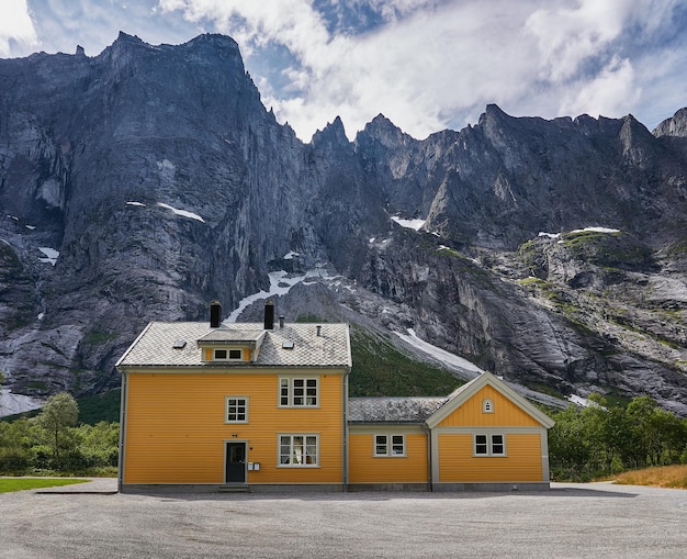 Photo the troll wall or trollveggen romsdalen valley rauma mre og romsdal norway