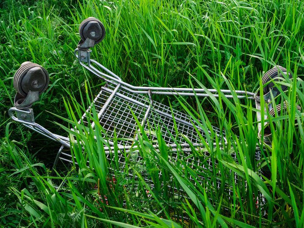 Il carrello del supermercato è capovolto