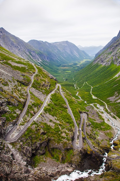 ノルウェーのTrollstigen山の道