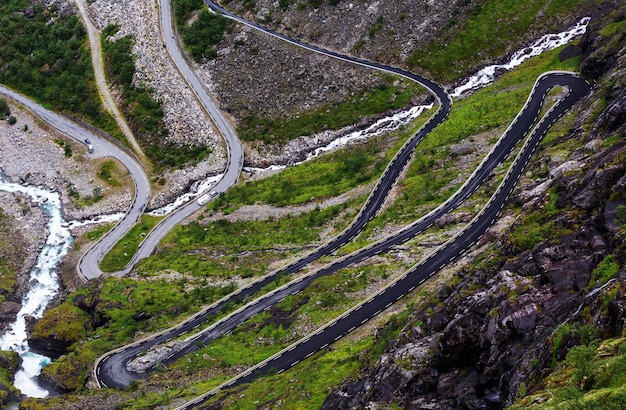 Trollstigen, Troll's Footpath, kronkelige bergweg in Noorwegen