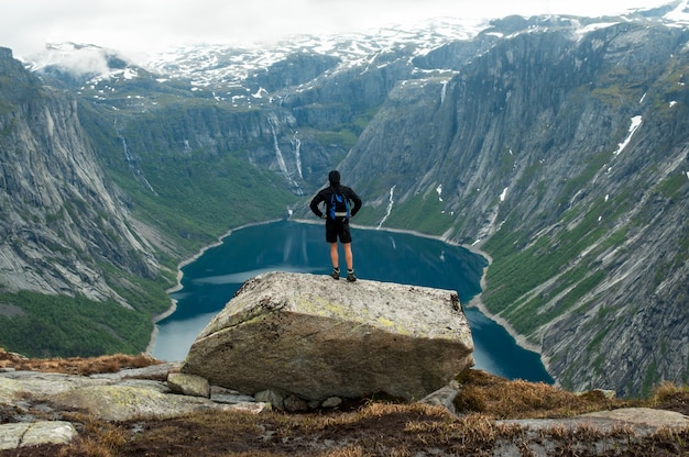 Trolltunga in noorwegen is een fantastische schoonheid